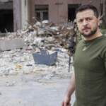 Ucraina, Zelensky firma decreto: “Impossibile negoziare con Russia”