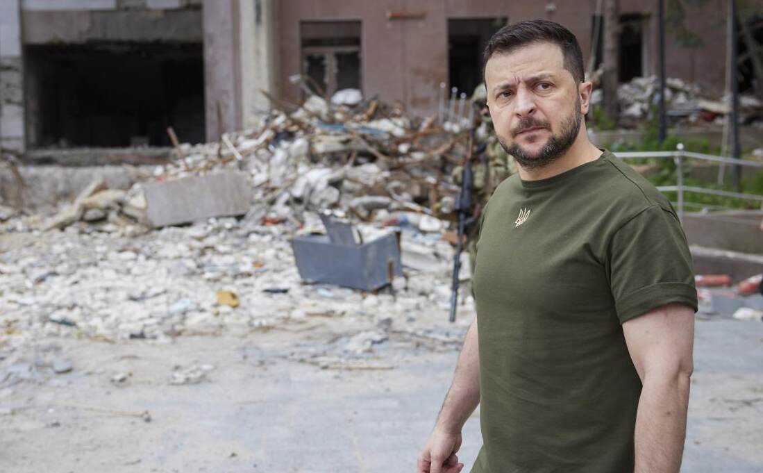 Ucraina, Zelensky firma decreto: “Impossibile negoziare con Russia”