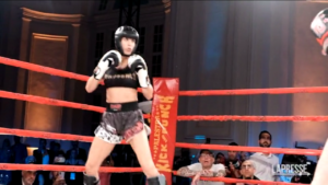 Kickboxing, Elisabetta Canalis vince al debutto