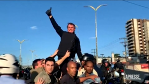 Manaus, Bolsonaro partecipa a parata motociclistica