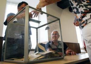 La Francia al voto per il secondo turno delle legislative
