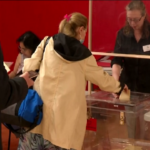 Legislative in Francia,  chiusi maggior parte seggi, si vota ancora in grandi città. Astensione sfiora 54%