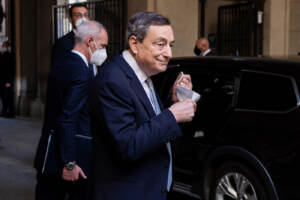 Torino, Mario Draghi in Comune firma il Patto per la città