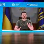 Ucraina, Zelensky all’Italia: “Per favore sosteneci”. Bonomi in visita a Kiev