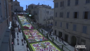 Infiorata a Genzano, il tema è “la nostra Madre Terra”: esplosione di fiori e colori