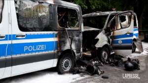 Germania, otto veicoli della polizia incendiati a pochi giorni dal G7