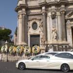 Catania, funerali Elena: lungo applauso all’arrivo della bara. L’Arciv. Renna: “Prego che la piccola consoli i suoi cari”