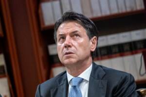 M5S, Conte tira dritto: “Appoggiamo il governo”. Di Maio  riunisce gruppi Ipf, nuovi ‘acquisti’ in Ue