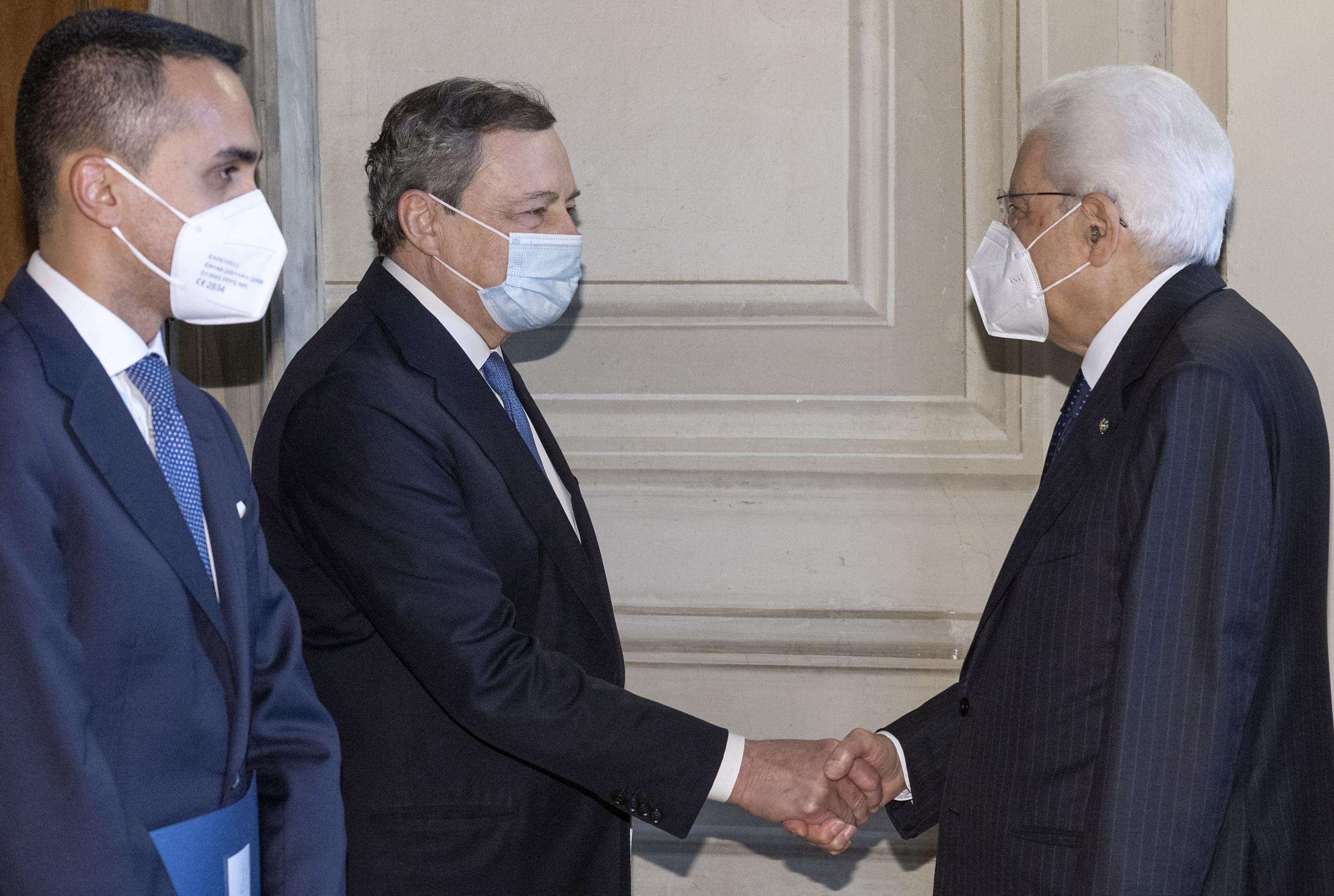 Ucraina, Draghi segna il perimetro della maggioranza: “Io sto con Kiev”. E con il Colle blinda il governo