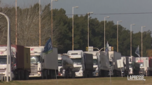 Argentina, la protesta degli autotrasportatori: strade bloccate per la mancanza di diesel