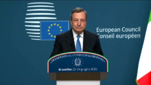 Ucraina, Draghi: “Da Ue passo straordinario, sta acquisendo un’identità diversa”