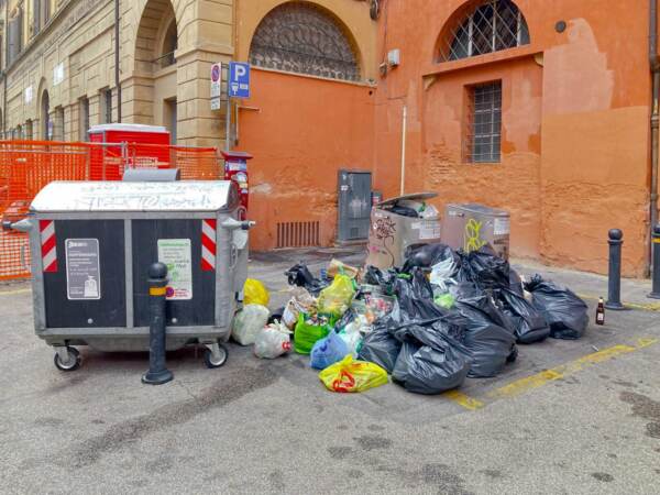 Bologna, problema rifiuti