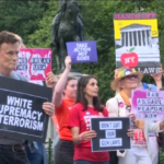 Usa, protesta a New York contro la sentenza della Corte Suprema sulle armi