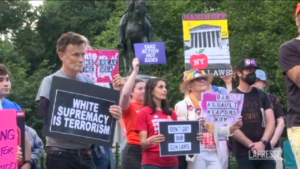 Usa, protesta a New York contro la sentenza della Corte Suprema sulle armi