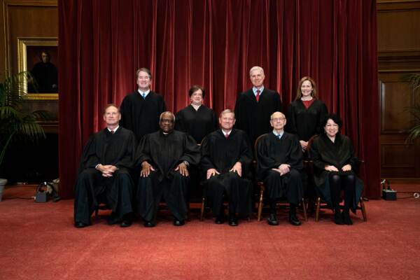 Usa: Corte Suprema capovolge storica sentenza su diritto aborto | SCHEDA