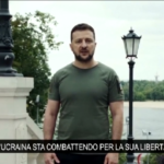 Ucraina, Zelensky: “Abbiamo preferito combattere per la libertà anzichè avere il gas a basso costo”