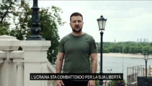 Ucraina, Zelensky: “Abbiamo preferito combattere per la libertà anzichè avere il gas a basso costo”