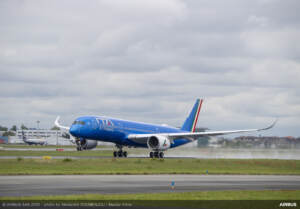 ITA Airways, il primo volo dell’Airbus A350 con livrea azzurra