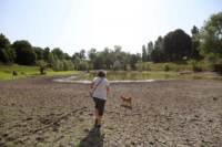 Anche il laghetto artificiale del Parco Lambro quasi completamente prosciugato dalla siccità