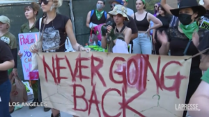 Stati Uniti, proteste in tutte le città dopo la cancellazione del diritto all’aborto