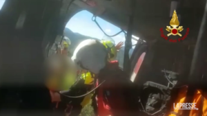 Belluno, le immagini del ritrovamento del bimbo scomparso nei boschi