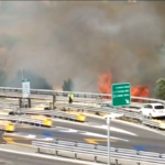 Maxi-incendio vicino a Roma-Est, fiamme alte due metri