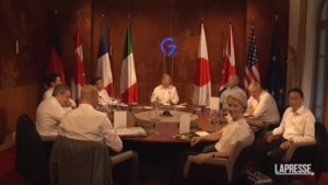 G7 in Germania, i leader in maniche di camicia in attesa della cena