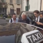 M5S, Grillo scherza sui due mandati: “Deroga? Con la cravatta”