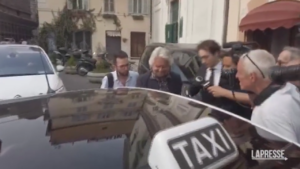 M5S, Grillo scherza sui due mandati: “Deroga? Con la cravatta”