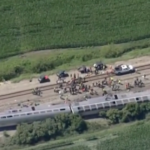 Usa, treno colpisce camion a passaggio a livello e deraglia: le immagini girate dall’alto