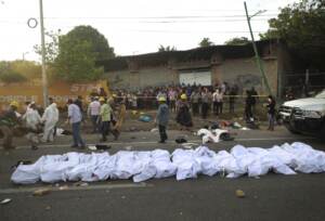 Messico, strage dei migranti nascosti in un camion: almeno 49 vittime