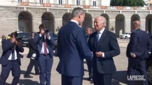 Nato, Biden incontra Re Felipe VI di Spagna: “Gara tra autocrazie e democrazie, dobbiamo vincere”