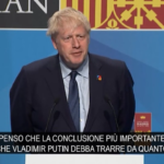 Ucraina, Johnson: “Putin guardi a come l’Occidente si unisce per aiutare l’Ucraina”