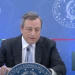 Draghi: “Non esiste governo senza M5S”. Base preme su Conte per appoggio esterno