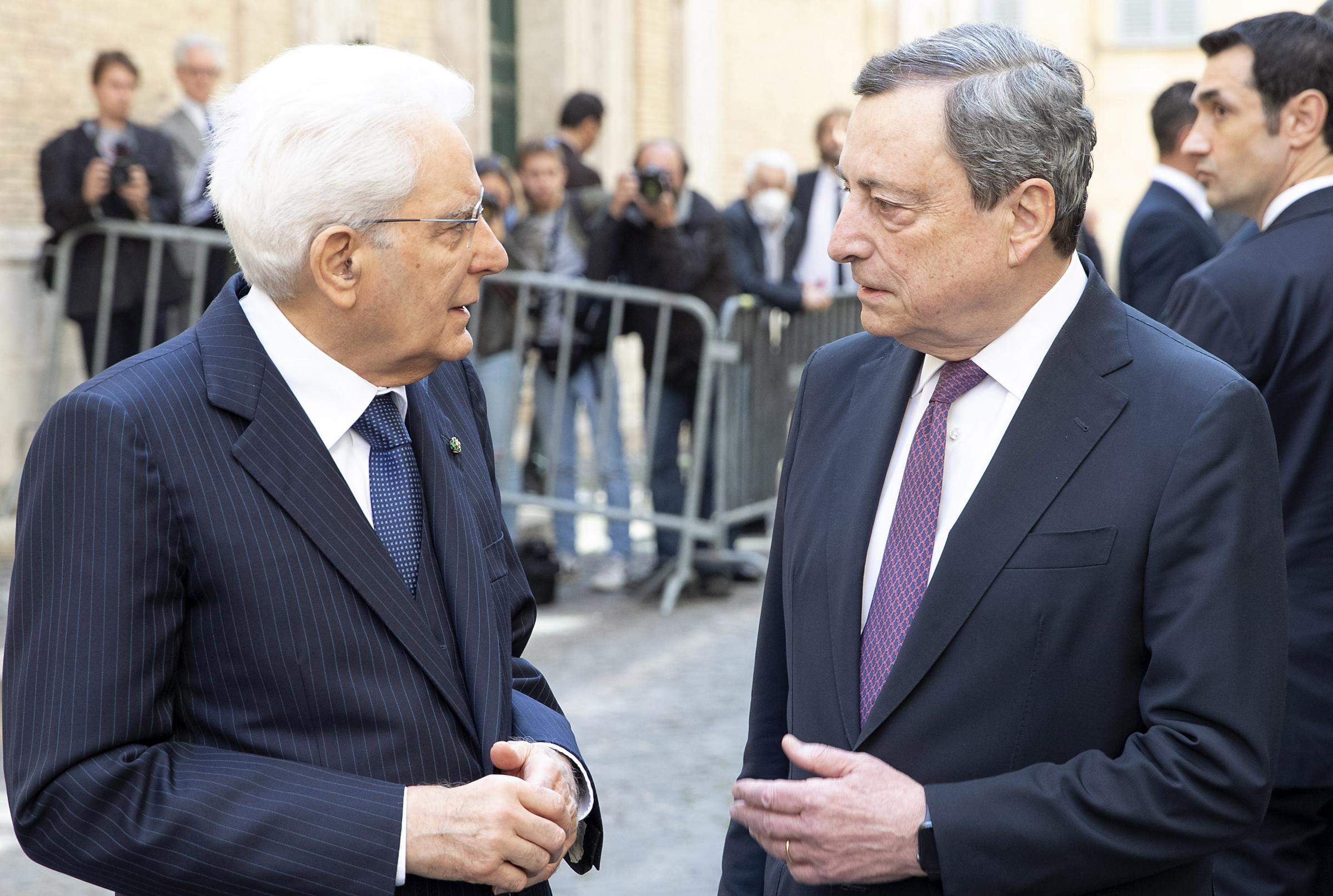 Governo: asse Draghi-Mattarella, andiamo avanti. Premier: “No a maggioranza diversa” Governo: asse Draghi-Mattarella, andiamo avanti. Premier: “No a maggioranza diversa”