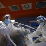 Covid, Oms: “Un milione di morti da inizio anno”. Gimbe: “Sui casi in Italia pesa l’effetto Ferragosto”