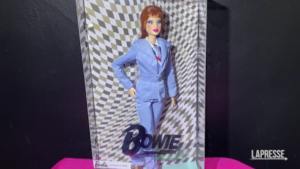 Barbie: nuovo omaggio a David Bowie, arriva la bambola per i 50 anni di ‘Life on Mars?’