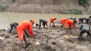 India Heavy rain cause mudslide killing at least 19 people