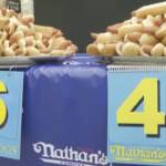 Usa, Coney Island si prepara per la celebre gara di hot dog del 4 luglio