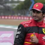 F1, Sainz mago della pioggia: pole a Silverstone davanti a Verstappen