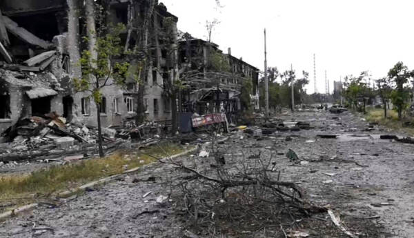 Ucraina, razzi russi nel Donetsk: 15 morti e una ventina di persone sotto le macerie. In 600mila senza accesso all’energia elettrica nel Paese