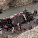 Pakistan, bus finisce in un dirupo: 19 vittime e decine di feriti