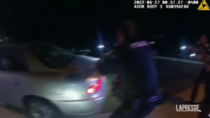 Usa, nuovo video shock: polizia insegue e uccide afroamericano disarmato