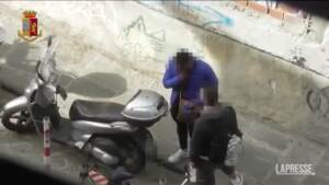 Firenze, maxi blitz contro lo spaccio di eroina: venduta anche in bottiglie di whiskey