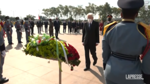 Il presidente Mattarella in Mozambico: la deposizione di una corona di fiori a Maputo