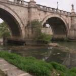 Siccità, anche il Tevere soffre: “Una cosa mai vista, di solito ci sono le piene non le secche”