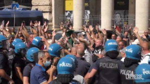 Tensioni allo sciopero dei tassisti a Roma