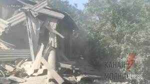 Ucraina, bombardate case a Toretsk: un ferito e tre persone sotto le macerie