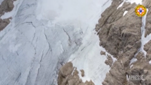 Marmolada, le immagini dal drone del seracco di ghiaccio prima del crollo