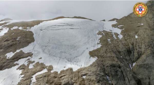Crollo Marmolada: le vittime salgono a nove, giovedì ricerche dei tre dispersi sul ghiacciaio